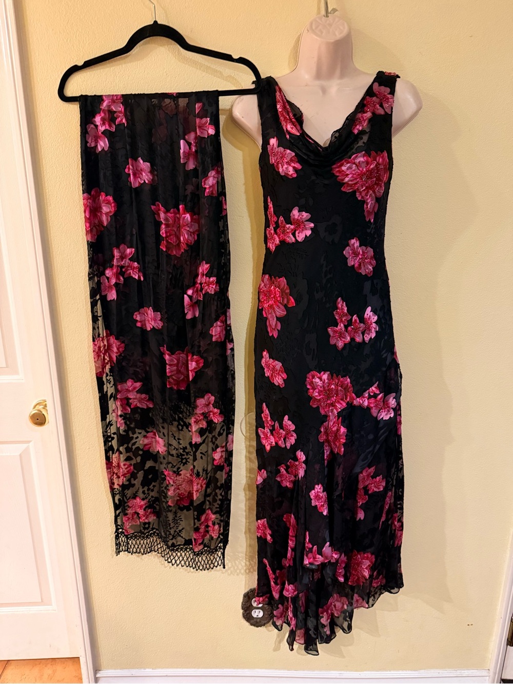 Sue Wong Black Pink beaded dress layered bottom matching shawl/scarf crochet vtg
